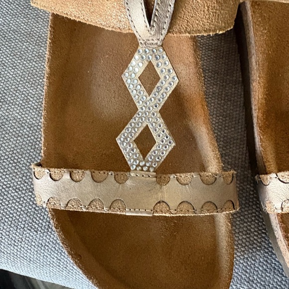 NEW NAOT ASPEN sandals bronze and rhinestone. Size 40, ladies 9
NWOB - Picture 2 of 9